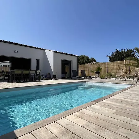 10 Personnes à 250m De La - Sdo000-143 Villa *